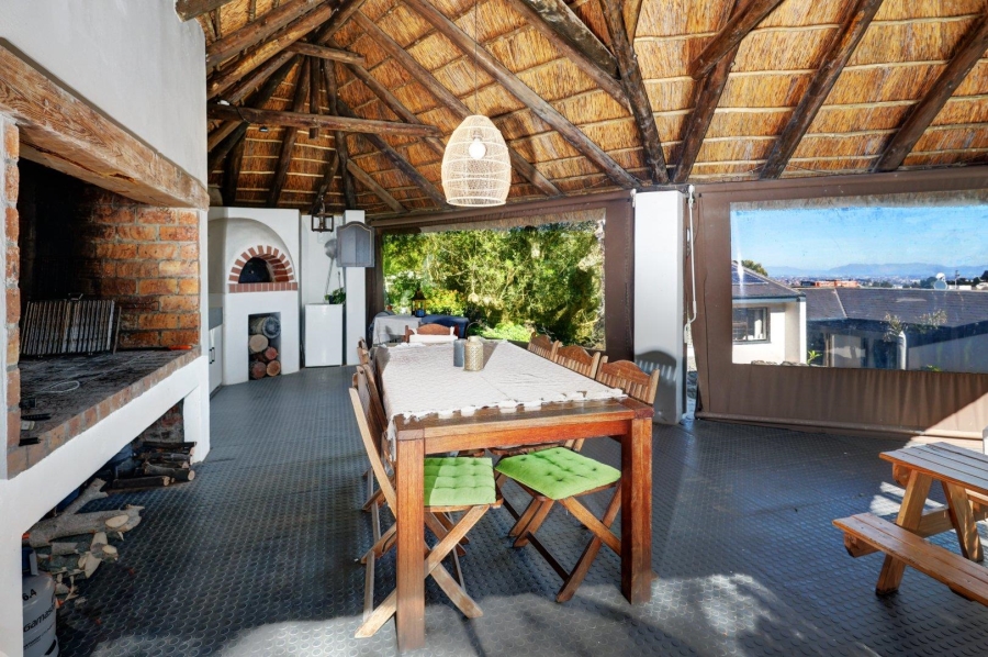 4 Bedroom Property for Sale in Loevenstein Western Cape